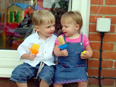 Joshua & Misha having a good chinwag over some ice lollies