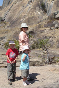 Trekking in the heat - Matopas again...