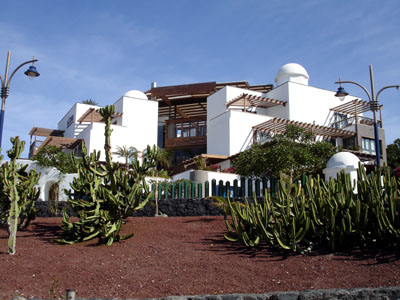 The landscape was dotted with large houses like this one.