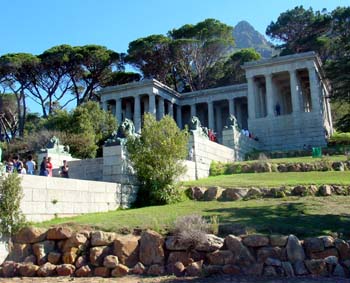 Naustalgic view of Rhodes Memorial above UCT